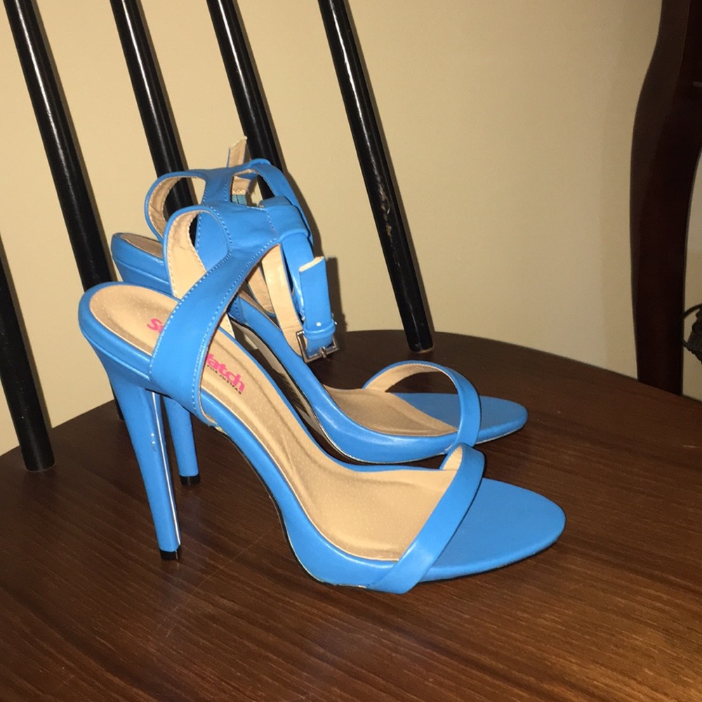 Shoes - Picture 3 of 8